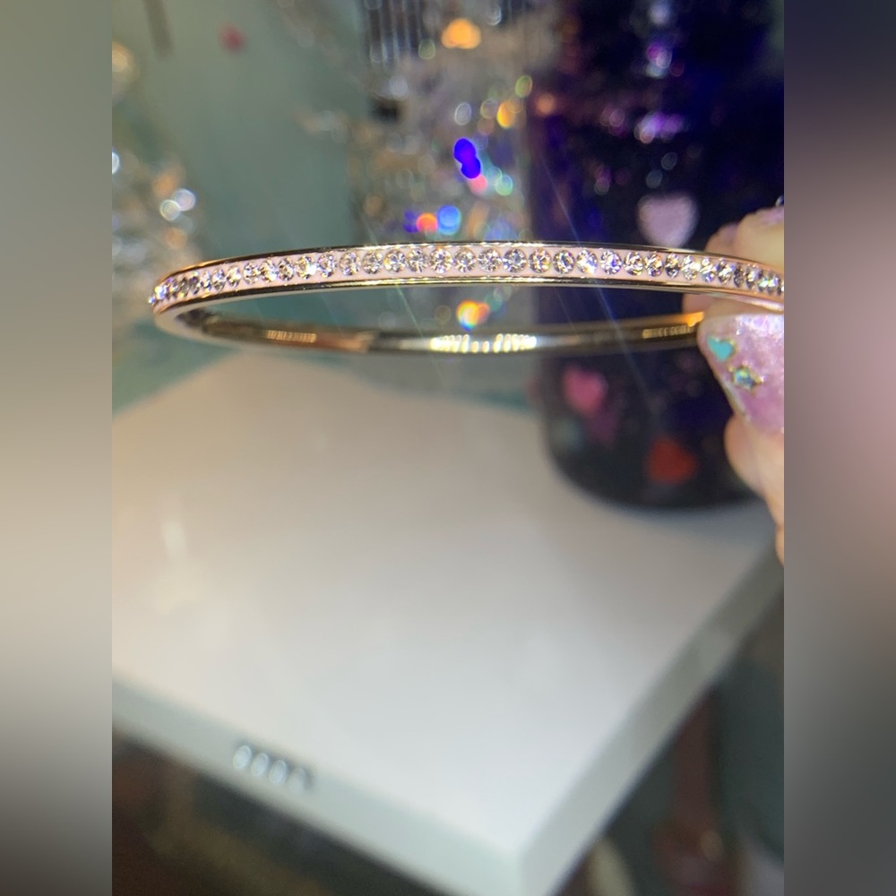 Elizabeth Arden New York 🌹 rose-gold plated folli follie rhinestone bangle🪩